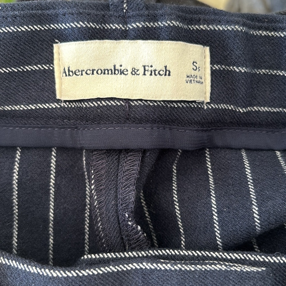 Abercrombie & Fitch Tailored Wide Leg pant. - Picture 9 of 10